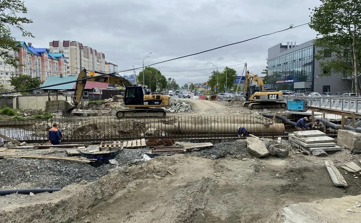 Темпы капремонта участка на пр. Мира в Южно-Сахалинске ускорили