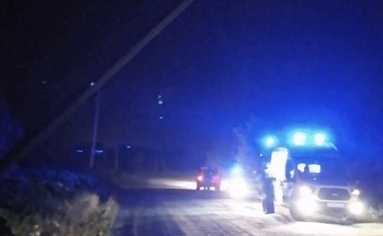 Микроавтобус снёс опору ЛЭП по дороге в Новоалександровск и оставил дачников без света