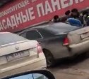 Очевидцы: водителя Toyota Crown жёстко задержали в Южно-Сахалинске