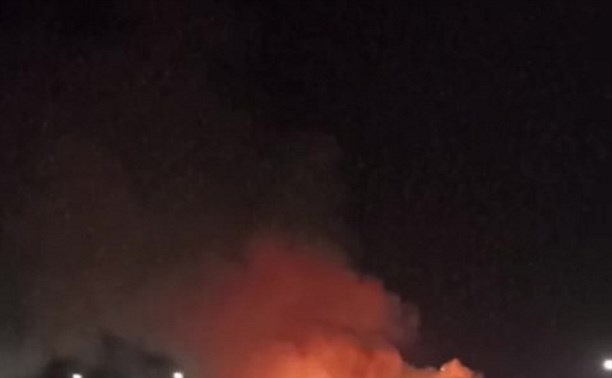Ещё один пожар: пламя бушует на стройке в Поронайске