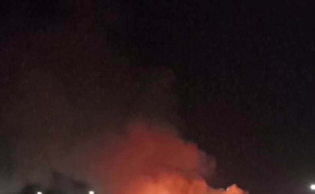 Ещё один пожар: пламя бушует на стройке в Поронайске