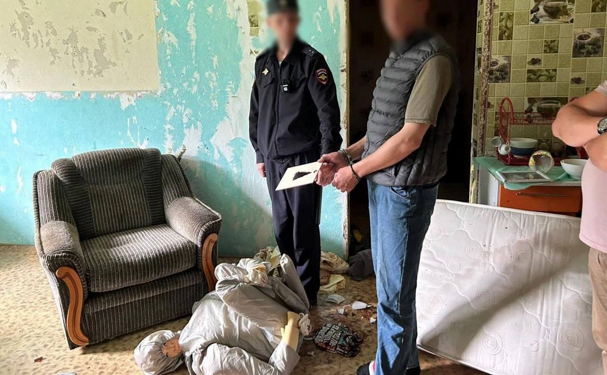 Бил руками, ногами, палкой и ножом не менее 55 раз: сахалинец забил до смерти своего знакомого 