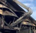 "Земляки, помогите!": после пожара в конюшне в Южно-Сахалинске рухнула крыша — нужны люди для разбора завалов