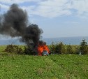 Появилось видео с места серьёзного ДТП с горящим автомобилем в Корсаковском районе