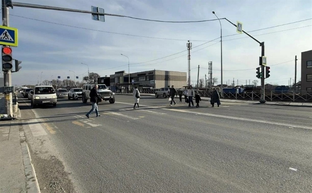 У "Аква-Сити" и "Сити Молла" в Южно-Сахалинске установили светофоры 