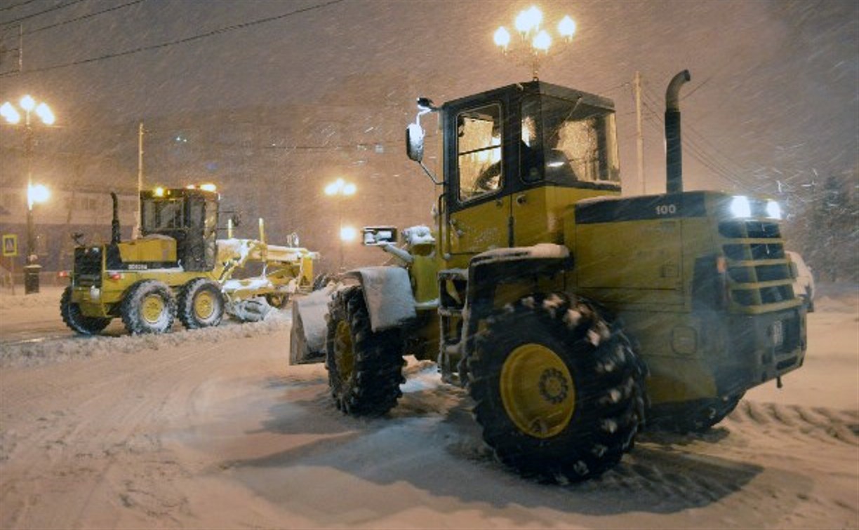 В Южно-Сахалинске последствия снегопада устраняли 150 машин