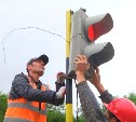 Светофор, собирающий пробки в Южно-Сахалинске, сломали и снова починили
