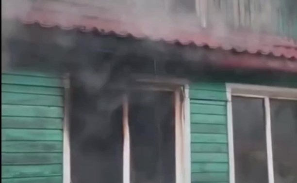 Баллоны с пропаном едва не взорвались в сахалинском селе во время пожара