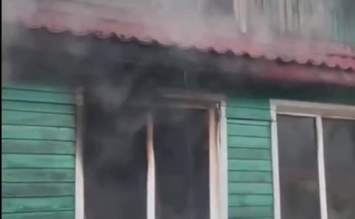 Баллоны с пропаном едва не взорвались в сахалинском селе во время пожара