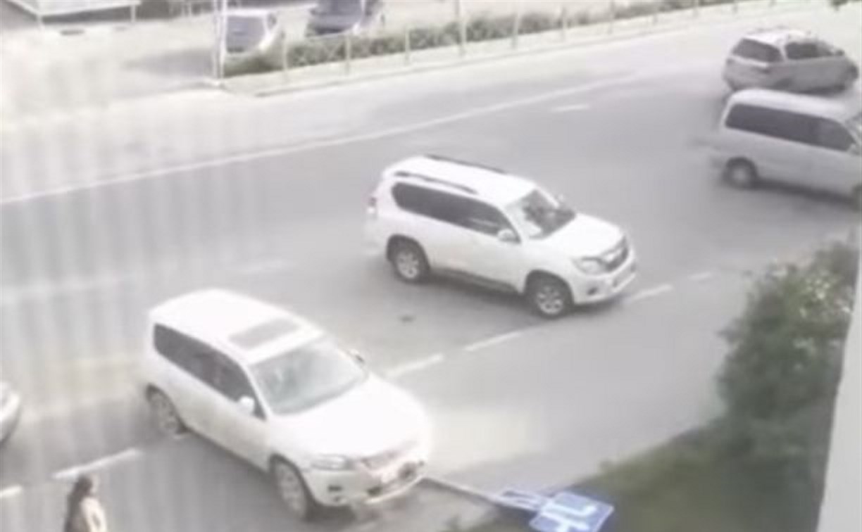 Водитель в Южно-Сахалинске пытался выбить страйк на дороге