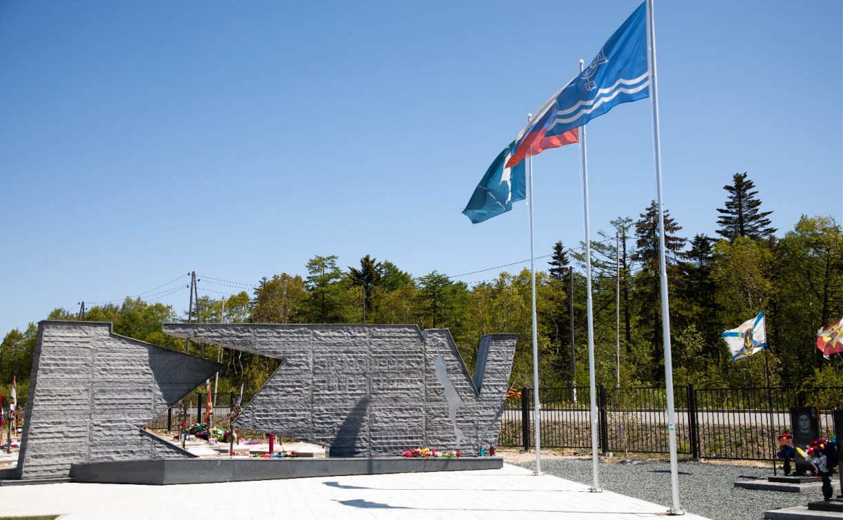 На Сахалине продолжается благоустройство мемориала в честь воинов СВО