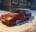 Женщина на авто врезалась в чужую машину и скрылась с места ДТП в Южно-Сахалинске