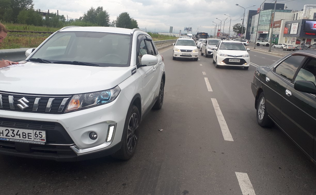 Очевидцев столкновения Toyota Corona Premio и Suzuki Vitara ищут в Южно-Сахалинске