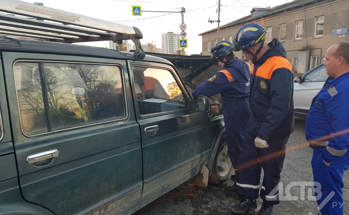 Водитель кроссовера повредил глаз во время ДТП в Южно-Сахалинске 