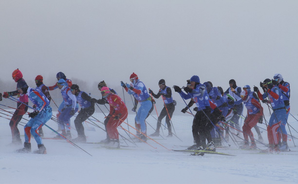Более 500 лыжников преодолели сахалинский марафон памяти Фархутдинова