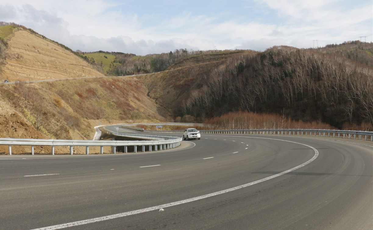 Первый этап реконструкции дороги на Холмском перевале завершен 
