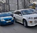 Две "Тойоты" не поделили дорогу на Поповича в Южно-Сахалинске