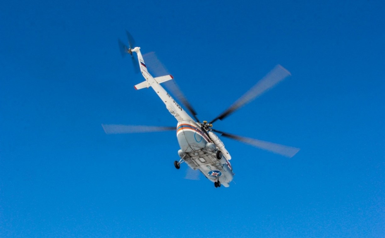 Вертолёт МЧС доставил двух женщин из Тымовского в областную больницу