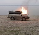 Сахалинец поджег свой микроавтобус и снял это на видео