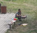 "Совсем распоясались": неизвестные жарили шашлыки возле детской площадки в Южно-Сахалинске
