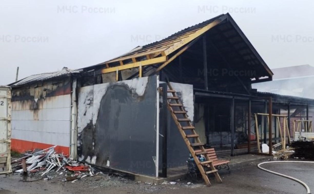 Субботний пожар в Малокурильском уничтожил единственный офис Сбера на Шикотане