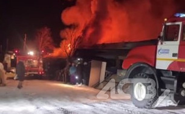 Крупный пожар в Ногликском районе: дотла сгорели четыре квартиры