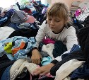 В Южно-Сахалинске бесплатно раздали вещи для школьников