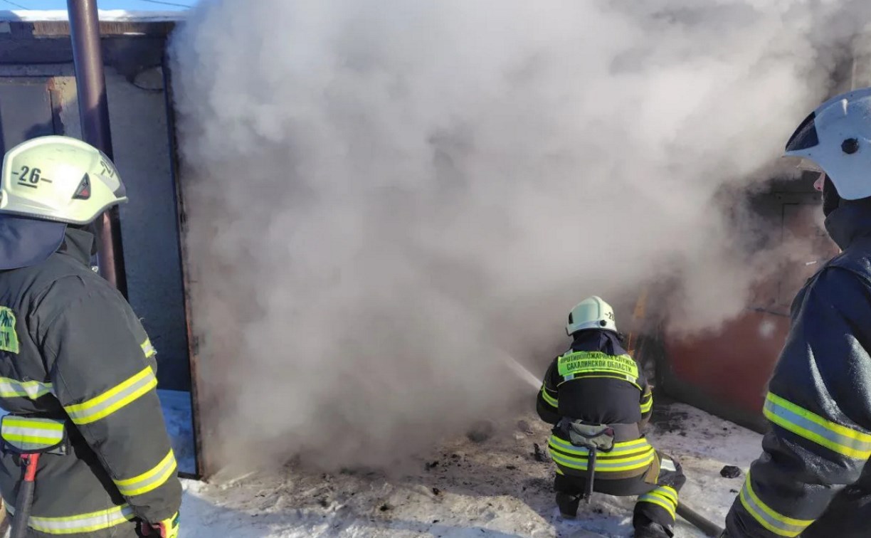 В Макарове загорелся гараж