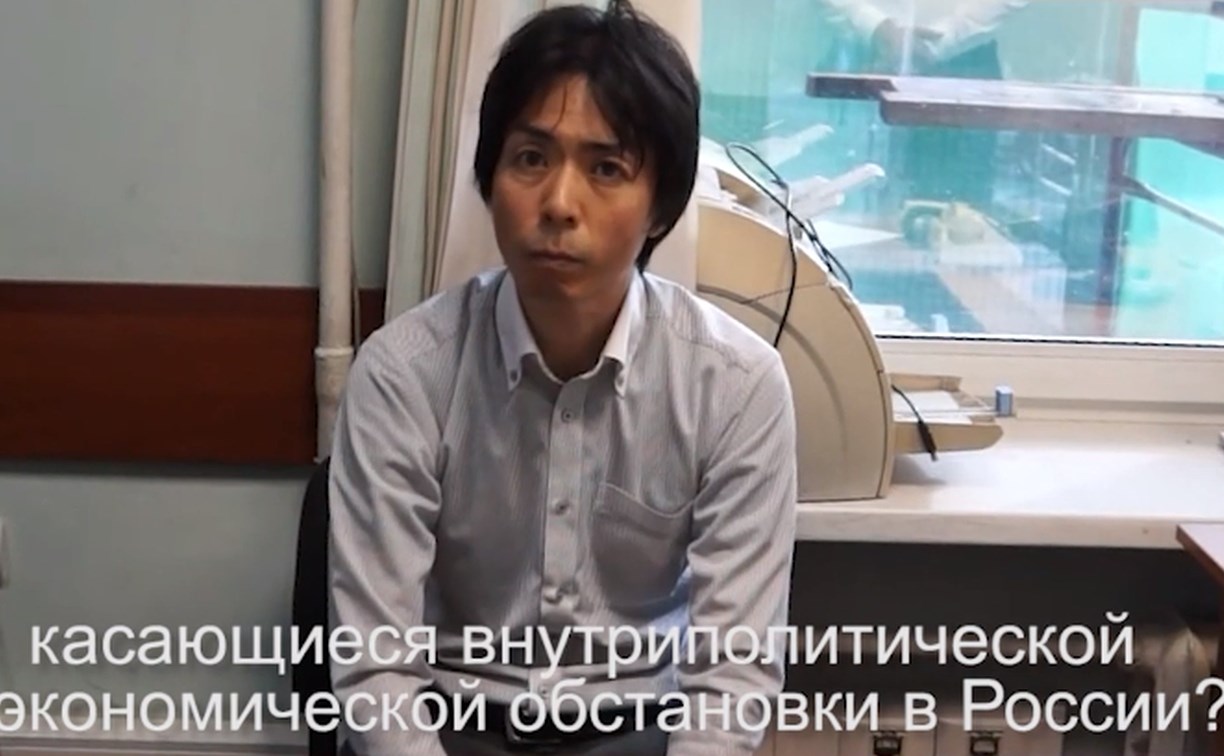 ФСБ показала видео с допросом японского консула и обменом данными в ресторане