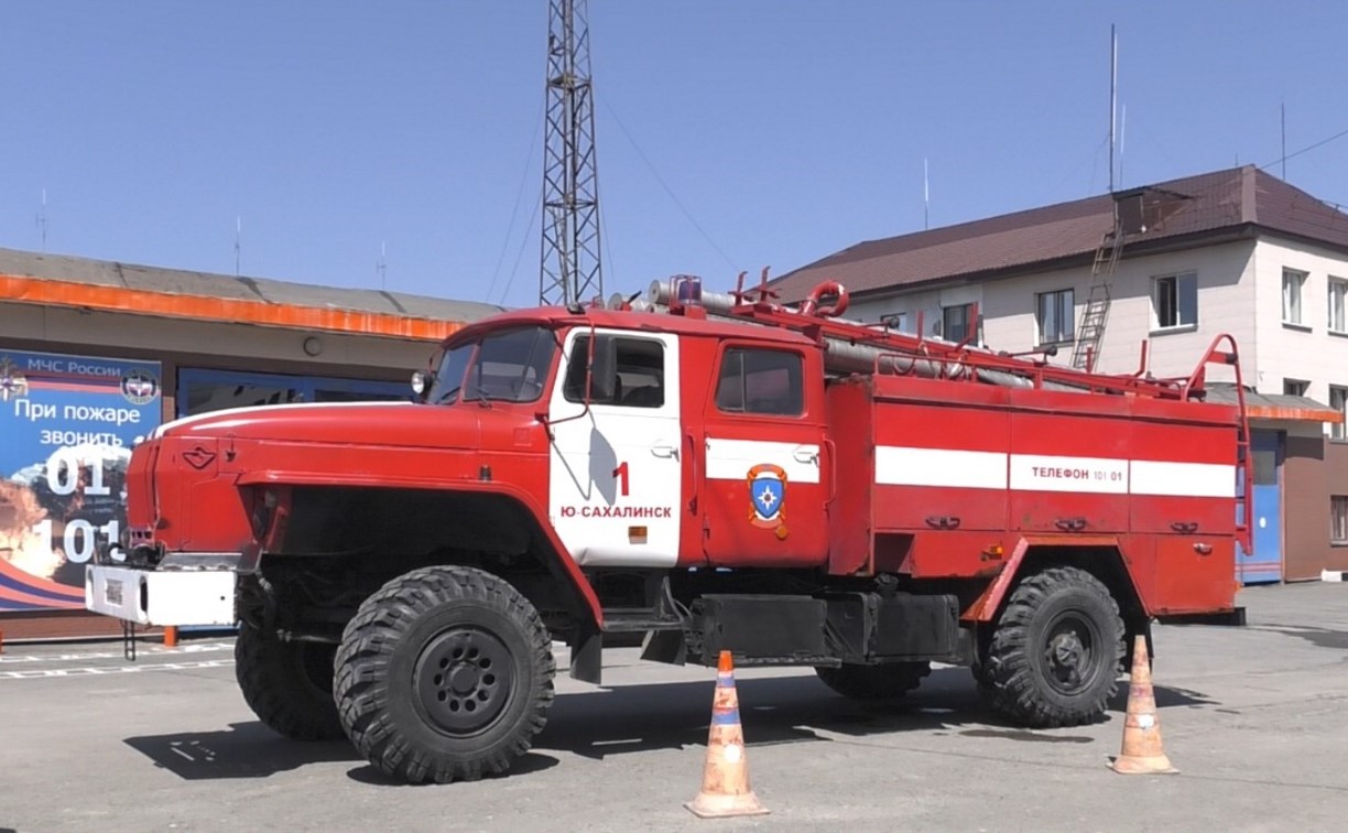 Незнакомец в военной форме спас двоих детей на пожаре в Южно-Сахалинске