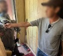 В Корсакове пьяная женщина ударила мужчину ножом в живот и шею, но он выжил