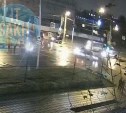 Момент столкновения двух автомобилей на перекрёстке в Южно-Сахалинске попал на видео