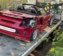 Эффектный красный кабриолет попал под автобус в Южно-Сахалинске