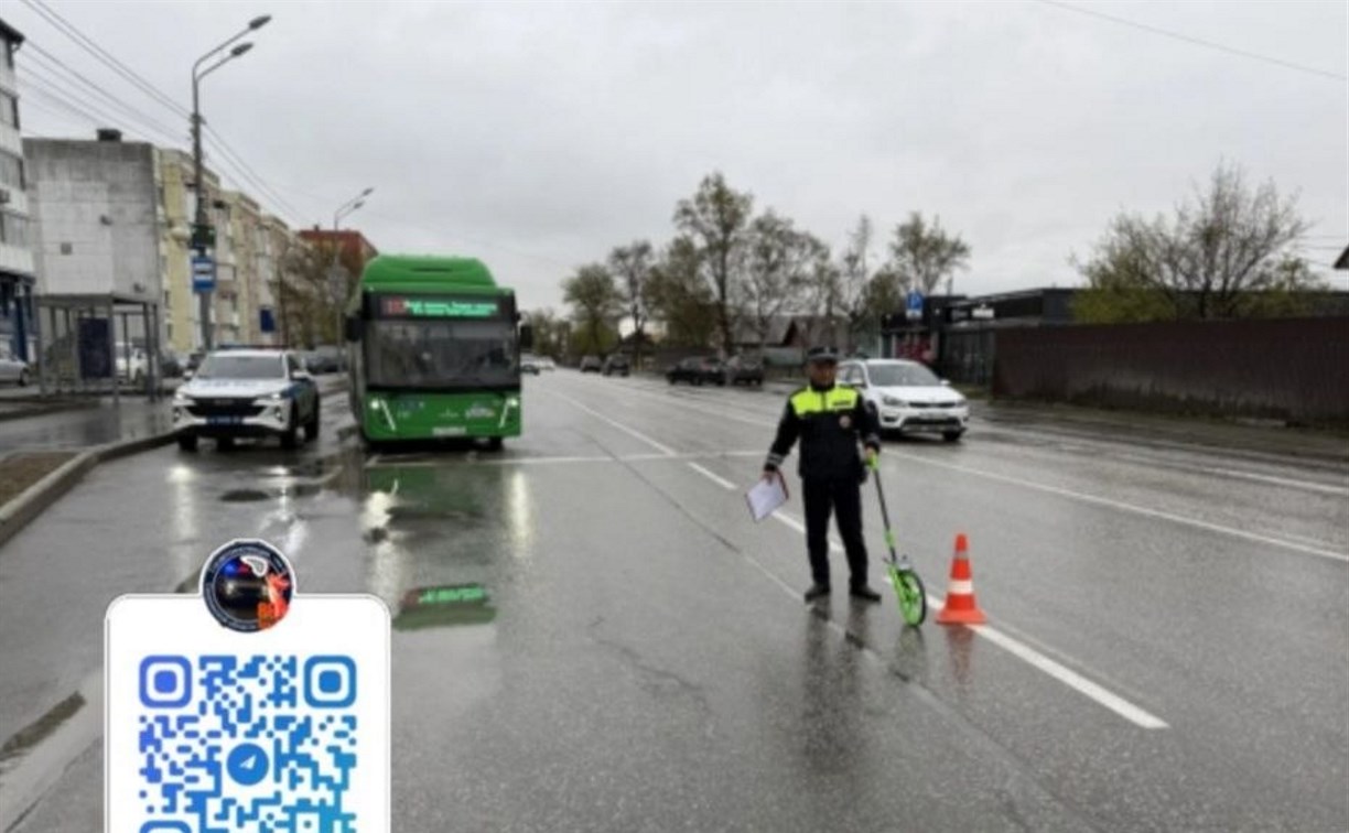 В Южно-Сахалинске пенсионерка упала в автобусе и получила травмы 