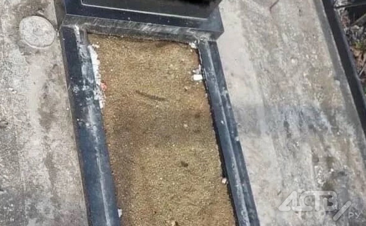Надгробная плита исчезла с могилы на кладбище в Южно-Сахалинске