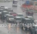 Микроавтобус сбил человека в Южно-Сахалинске - момент наезда попал на видео