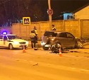 Мотоциклист попал в больницу с переломами ног после ДТП с автомобилем в Южно-Сахалинске