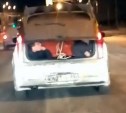 Сахалинцы решили перевезти приятелей в багажнике и попали на видео