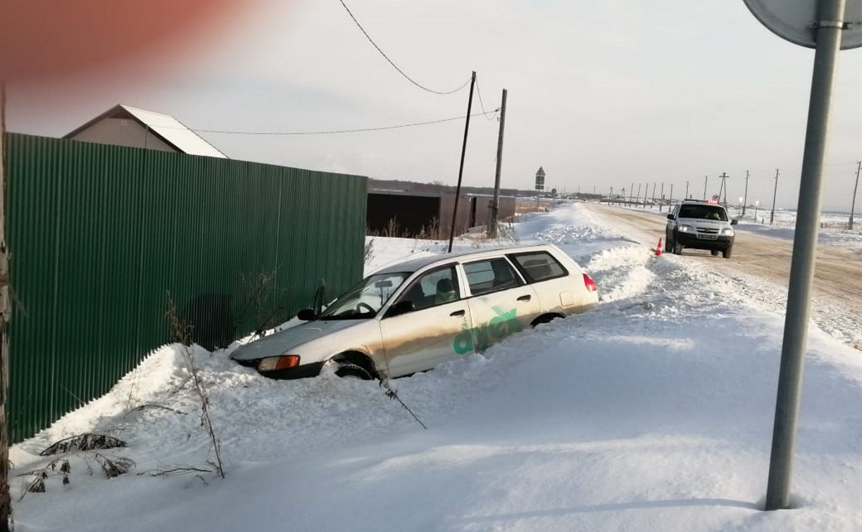 Мужчина умер за рулем автомобиля в Аниве