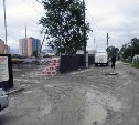 Улицы Южно-Сахалинска снова пачкают грязью со стройплощадок