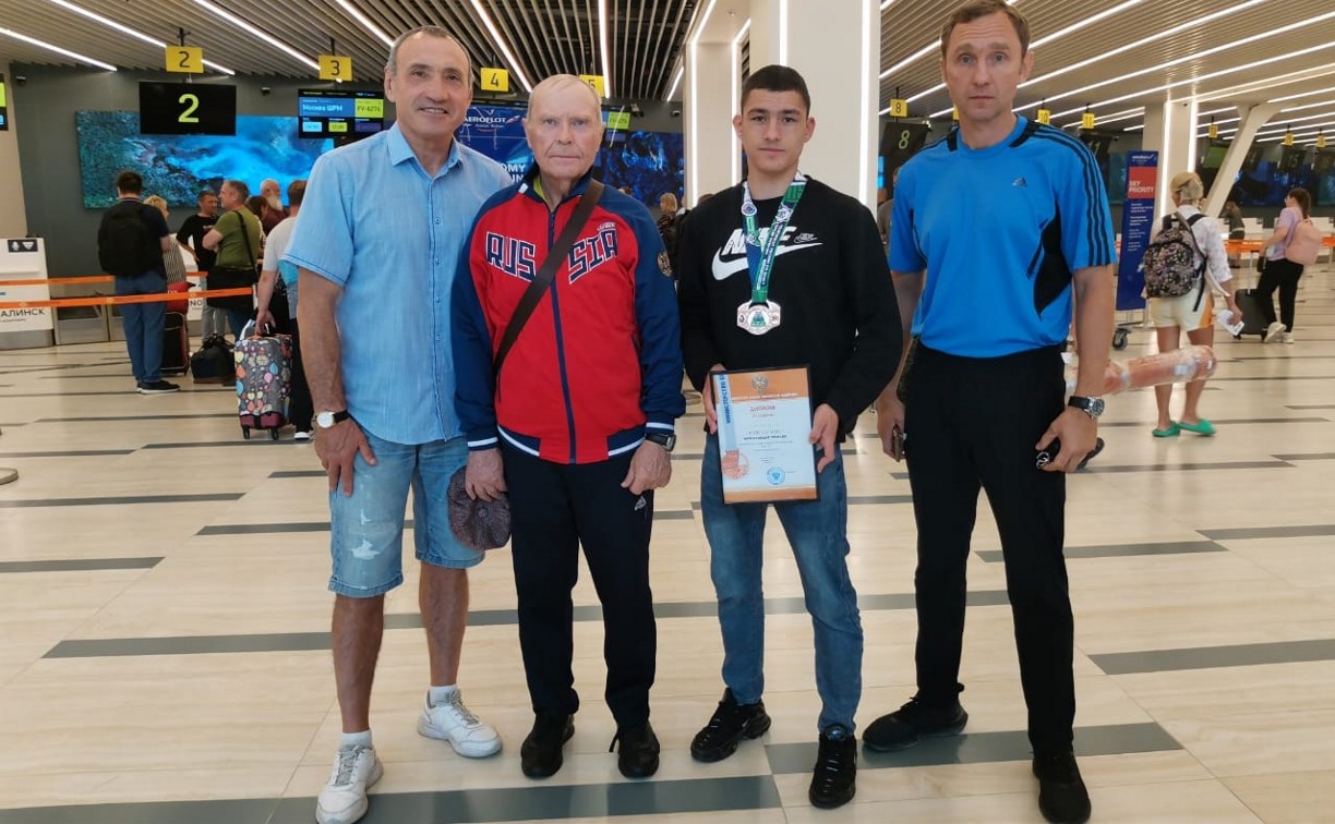 Сахалинец Денис Пальшин завоевал бронзу чемпионата России по боксу