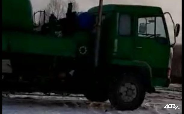 Ас-машина "справила нужду" в пригороде Южно-Сахалинска
