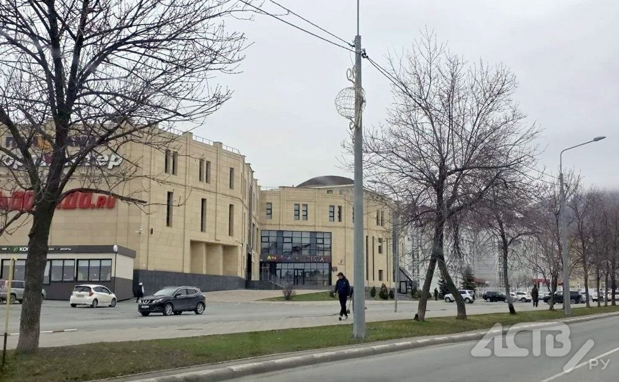 Горожане ликуют: по решению суда у "Панорамы" в Южно-Сахалинске снесли забор 