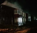В Ногликах из горящего двухэтажного дома эвакуировали человека