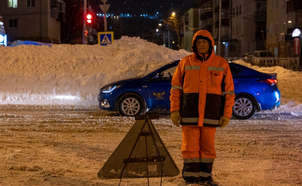 Брошенные во время метели автомобили будут эвакуировать в Южно-Сахалинске