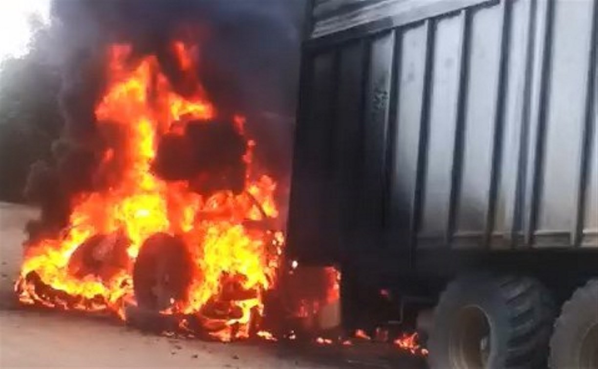 В районе Ключей дотла сгорел трактор