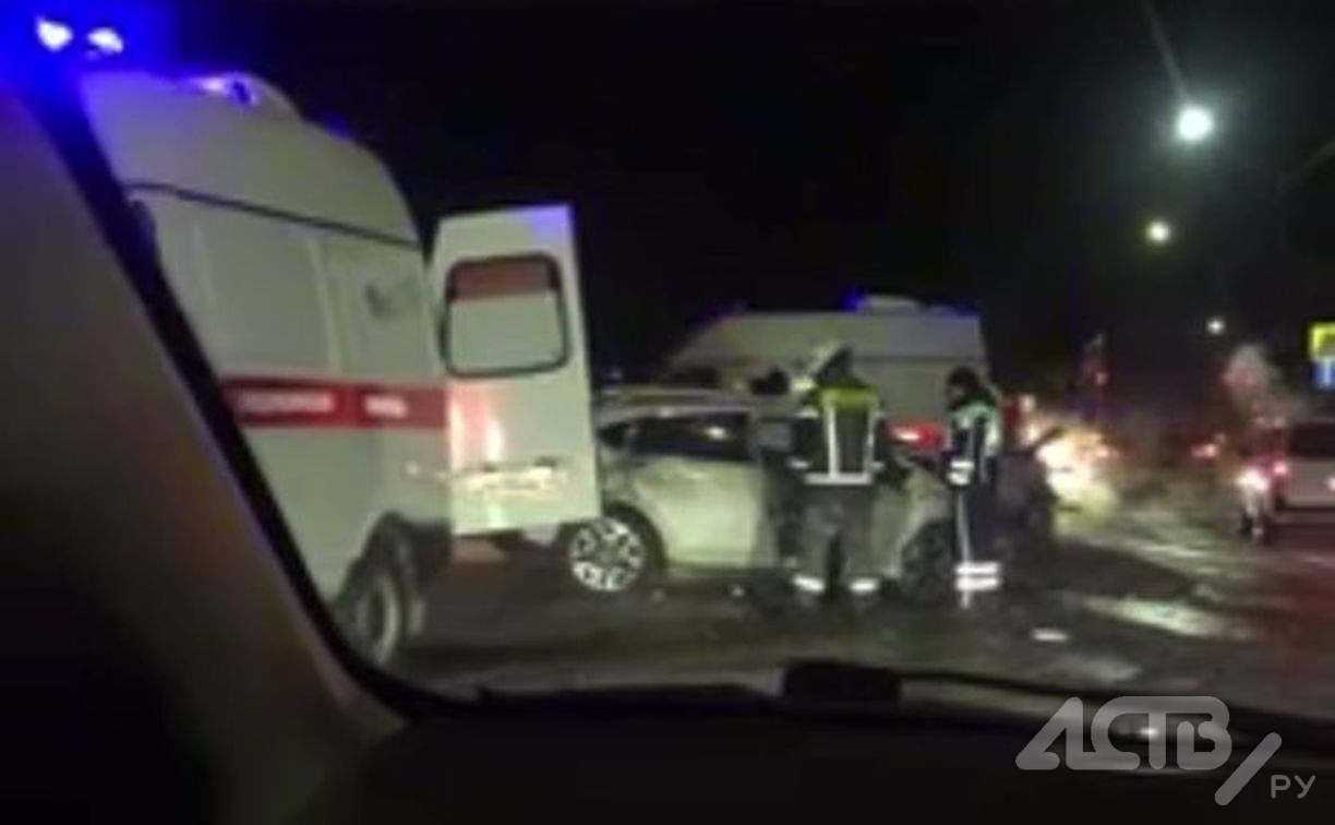 Машины разбились вдребезги: видео последствий ДТП с пострадавшими на корсаковской трассе