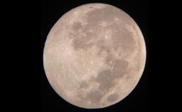 "Увидела Луну - прослезилась": амурчанка предлагает всем желающим посмотреть на планеты в телескоп