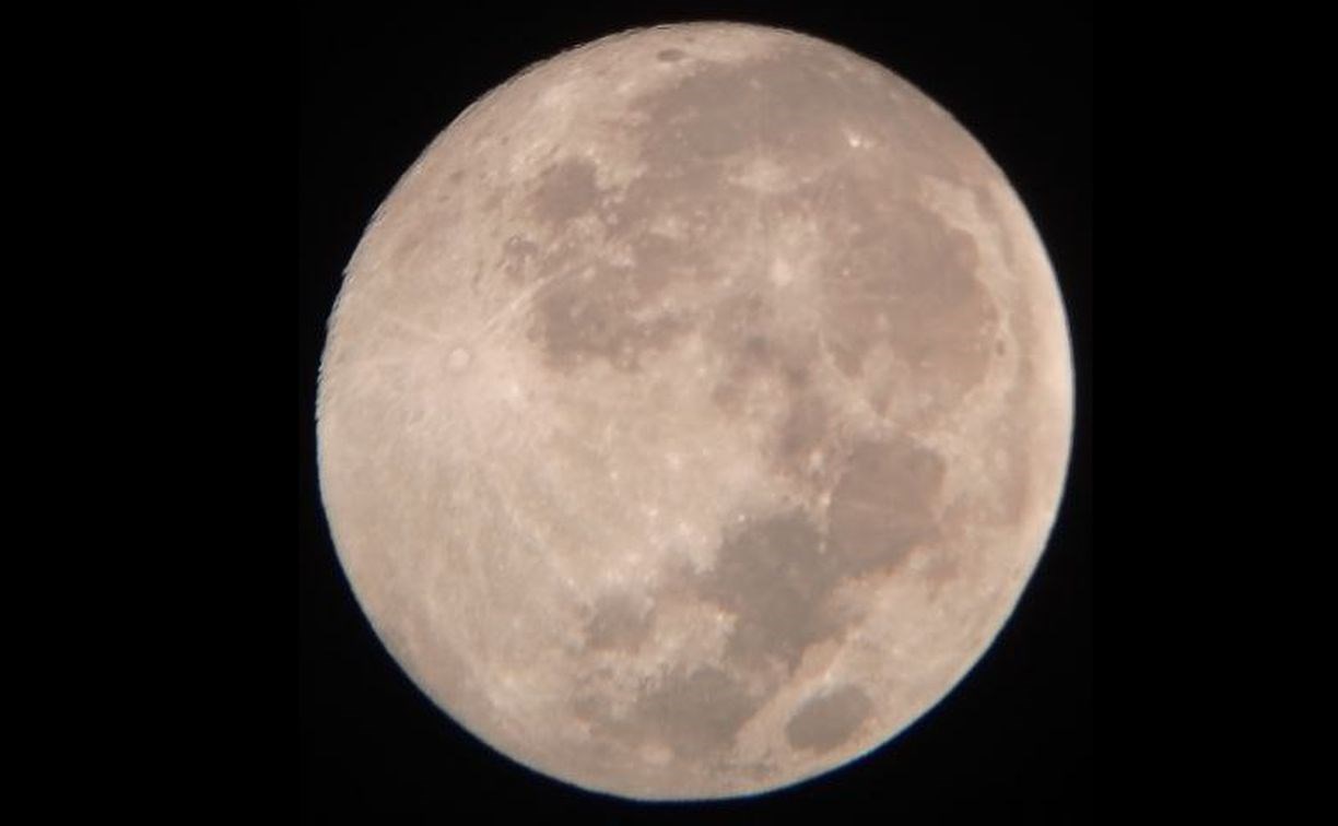 "Увидела Луну - прослезилась": амурчанка предлагает всем желающим посмотреть на планеты в телескоп