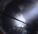 До глубокой ночи сотрудники "РВК-Сахалин" прочищали канализационный коллектор в областном центре